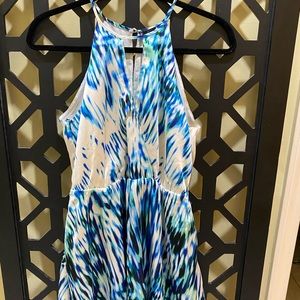 Silky dress: Blue & White details. Low back.